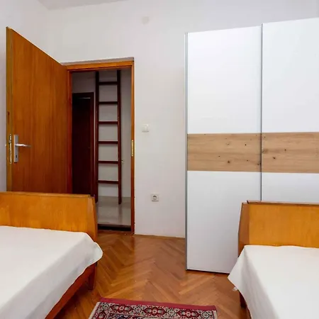 Apartment In 5224